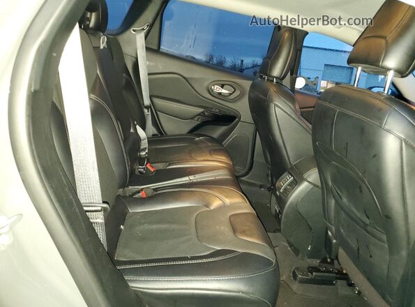 1C4PJMMB9PD114905 2023 JEEP CHEROKEE Gray Vista interior trasera