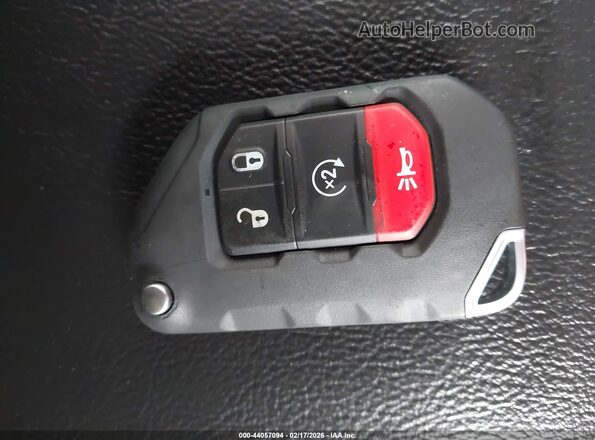 1C4PJXEG6RW319715 2024 JEEP WRANGLER Черный Вид панели приборов