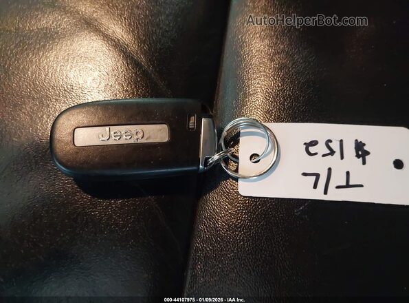 1C4RJFBG8HC888542 2017 JEEP GRAND CHEROKEE Серый Вид панели приборов