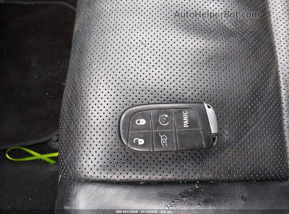 1C4RJFCT8KC609030 2019 JEEP GRAND CHEROKEE Черный Вид панели приборов