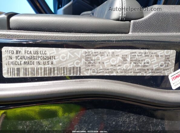 1C4RJHAG2PC625474 2023 JEEP GRAND CHEROKEE Черный Вид подкапотного пространства