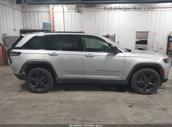 1C4RJHAG5PC669355 2023 JEEP GRAND CHEROKEE Silver Widok wnętrza z tyłu