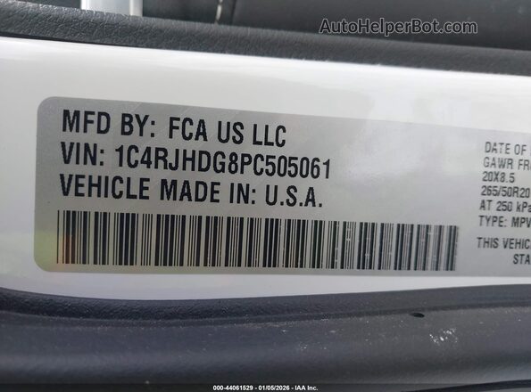 1C4RJHDG8PC505061 2023 JEEP GRAND CHEROKEE Белый Вид подкапотного пространства