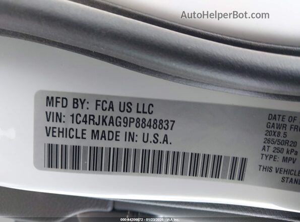 1C4RJKAG9P8848837 2023 JEEP GRAND CHEROKEE L White Vista del compartimento del motor