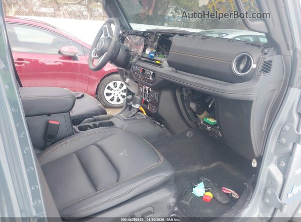 1C4RJXP6XRW203754 2024 JEEP WRANGLER Серый Вид салона спереди