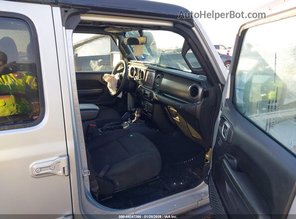 1C6HJTAG9PL517469 2023 JEEP GLADIATOR Silver Front interior view