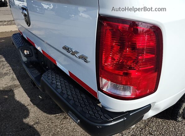 1C6RR7FG2PS524220 2023 RAM 1500 CLASSIC  Widok z przodu