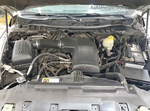 1C6RR7GG0GS327867 2016 RAM 1500 Silver Widok wnętrza z tyłu