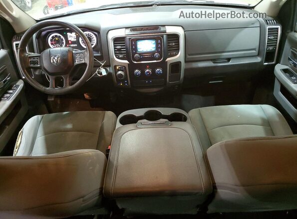 1C6RR7GG0GS327867 2016 RAM 1500 Silver Widok deski rozdzielczej