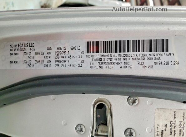 1C6RR7GG0GS327867 2016 RAM 1500 Silver Widok komory silnika