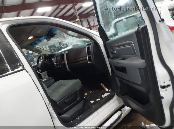 1C6RR7GT2GS228433 2016 RAM 1500 Белый Вид салона спереди