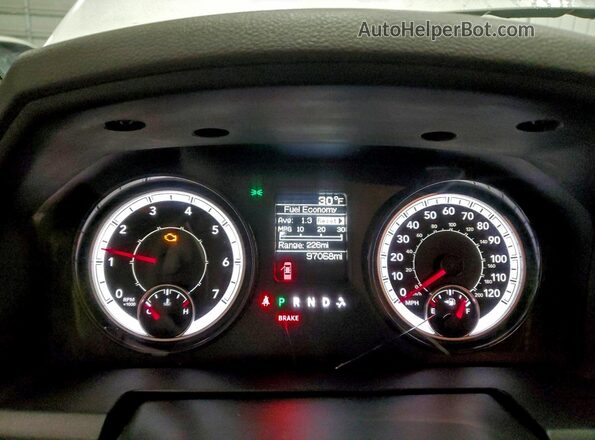 1C6RR7KT3JS202647 2018 RAM 1500 Белый Вид щитка приборов