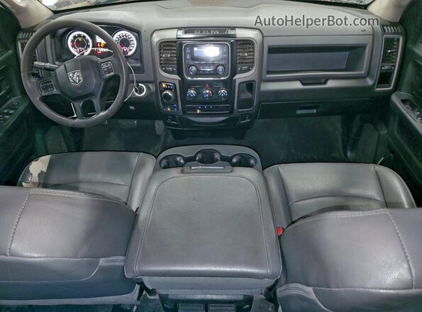 1C6RR7KT3JS202647 2018 RAM 1500 Белый Вид панели приборов