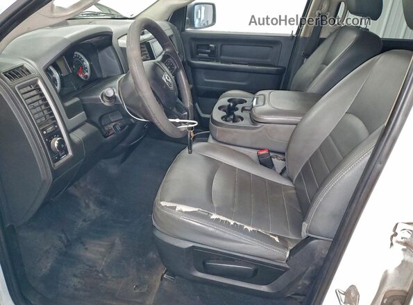 1C6RR7KT3JS202647 2018 RAM 1500 Белый Вид салона спереди