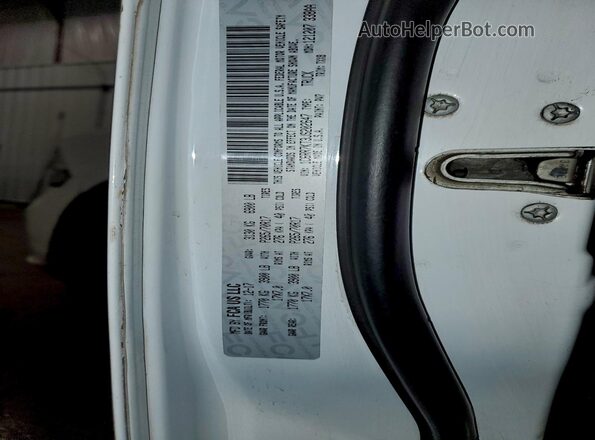 1C6RR7KT3JS202647 2018 RAM 1500 Белый Вид подкапотного пространства