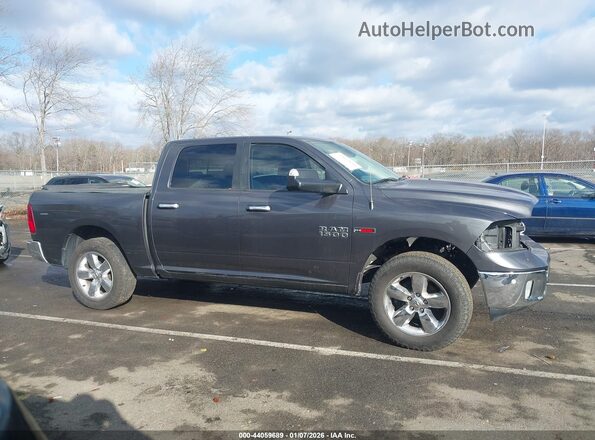 1C6RR7LM1HS879374 2017 RAM 1500 Серый Вид задней части салона