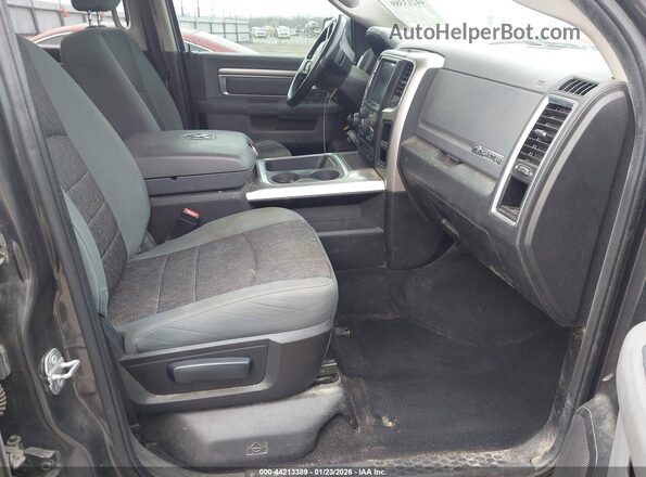1C6RR7LM4HS879529 2017 RAM 1500 Gray Widok wnętrza z przodu