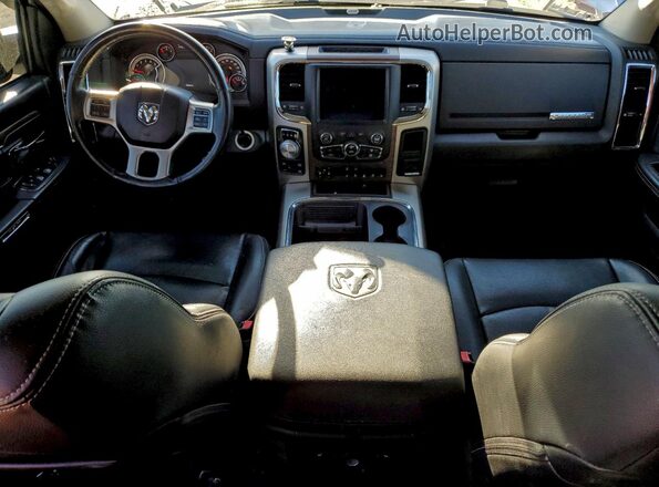 1C6RR7NM5JS254706 2018 DODGE RAM Белый Вид панели приборов