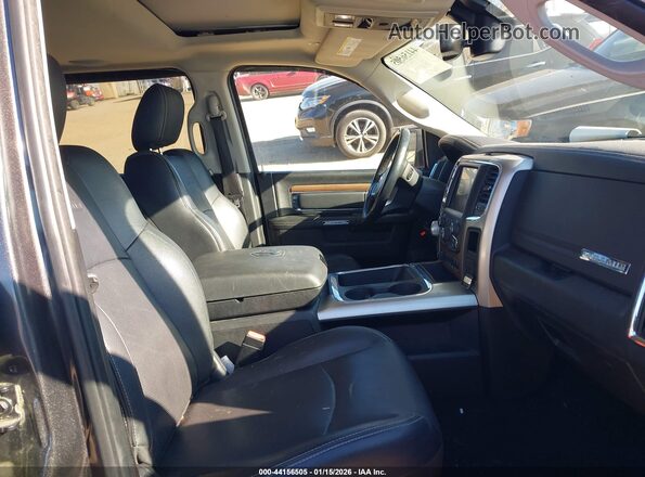 1C6RR7NT6HS800740 2017 RAM 1500 Серый Вид салона спереди
