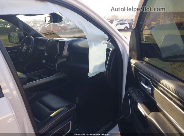 1C6RREJM6LN204750 2020 RAM 1500 White Widok wnętrza z przodu