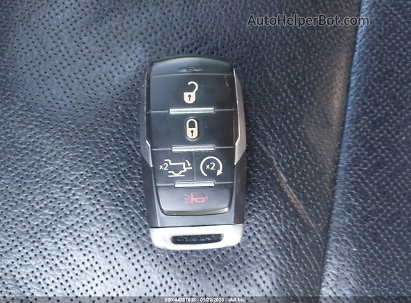 1C6RREJM6LN204750 2020 RAM 1500 White Widok deski rozdzielczej
