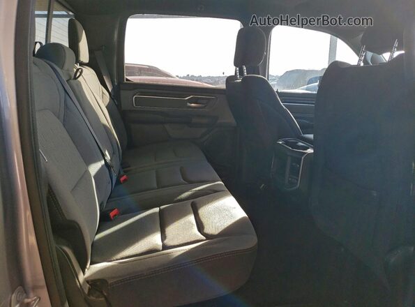 1C6RRFFG6NN343191 2022 RAM 1500 Серебряный Вид задних сидений