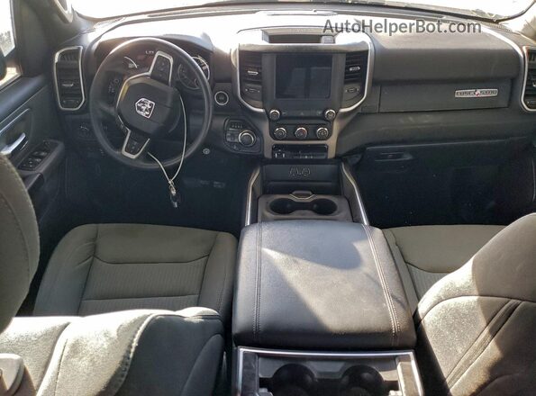 1C6RRFFG6NN343191 2022 RAM 1500 Серебряный Вид панели приборов