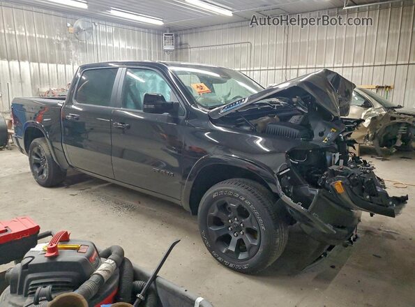 1C6RRFFG9SN547981 2025 RAM 1500 Черный Передняя правая четверть