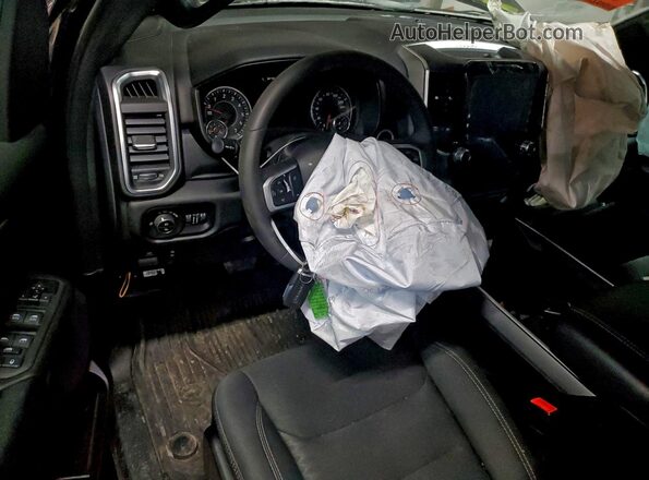 1C6RRFFG9SN547981 2025 RAM 1500 Черный Вид панели приборов