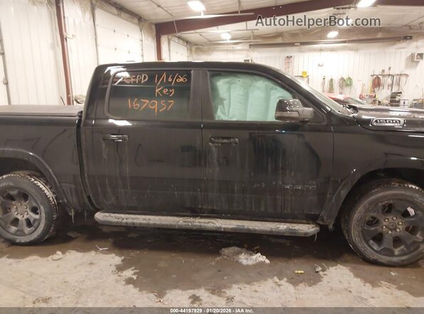 1C6SRFFP3TN167957 2026 RAM 1500 Черный Вид задней части салона