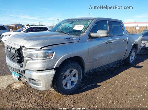 1C6SRFFP8SN562618 2025 RAM 1500 Серебряный Передняя левая четверть