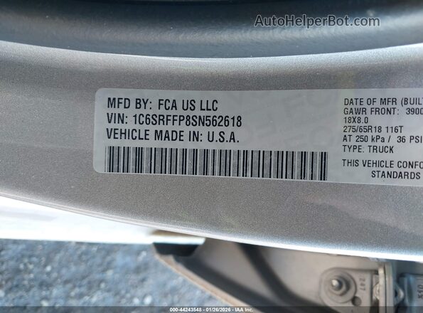 1C6SRFFP8SN562618 2025 RAM 1500 Серебряный Вид подкапотного пространства