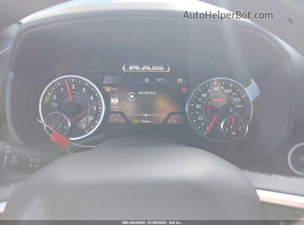 1C6SRFFP8SN562618 2025 RAM 1500 Серебряный Вид задних сидений