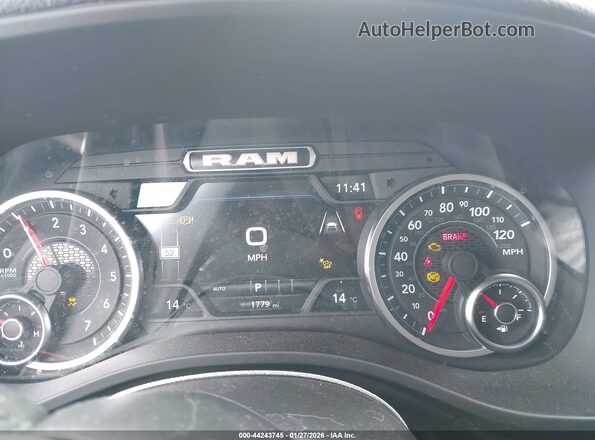 1C6SRFJP0TN255050 2026 RAM 1500 White Widok tylnych siedzeń