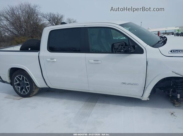 1C6SRFJP0TN255050 2026 RAM 1500 White Widok wnętrza z tyłu