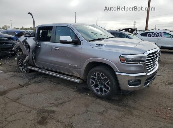 1C6SRFJP9SN589933 2025 RAM 1500 Серебряный Передняя правая четверть