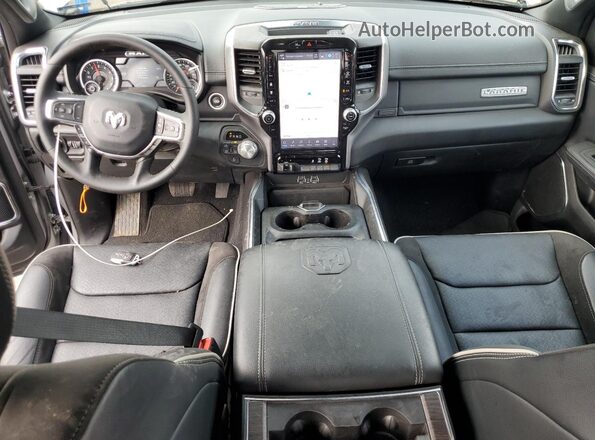1C6SRFJP9SN589933 2025 RAM 1500 Серебряный Вид панели приборов