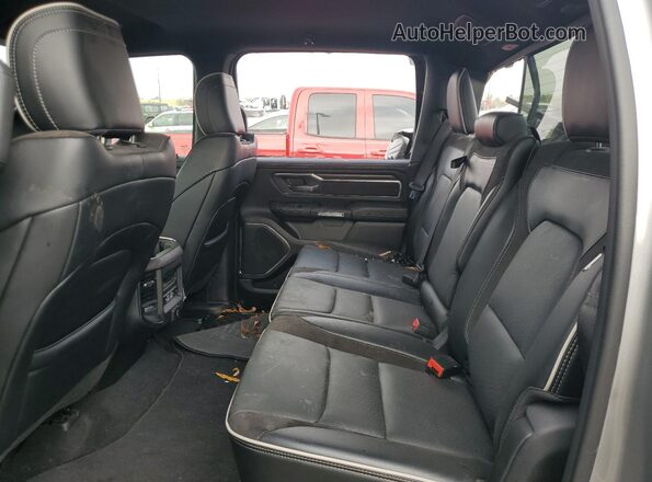 1C6SRFJP9SN589933 2025 RAM 1500 Серебряный Вид задних сидений