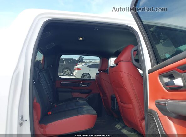 1C6SRFLPXSN618420 2025 RAM 1500 White VIN կոդի պիտակի տեսք
