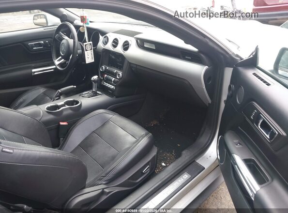 1FA6P8TH2H5273273 2017 FORD MUSTANG Серебряный Вид салона спереди
