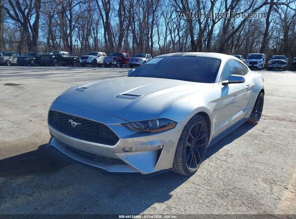 1FA6P8TH9J5157008 2018 FORD MUSTANG Серебряный Передняя левая четверть