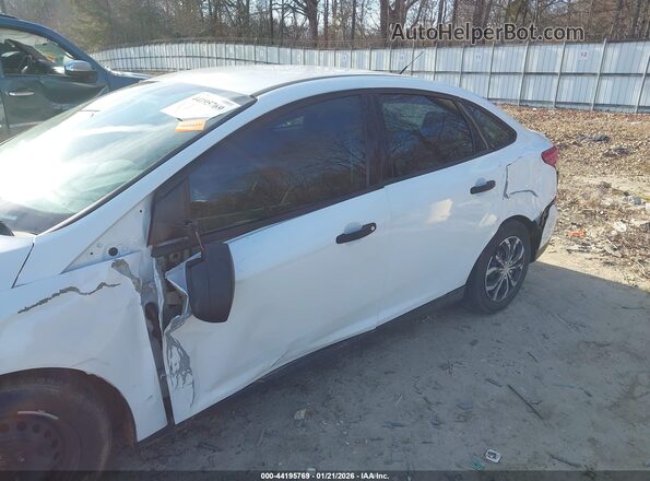 1FADP3E29GL355093 2016 FORD FOCUS Белый Вид спереди