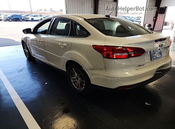 1FADP3F26JL229764 2018 FORD FOCUS Белый Передняя правая четверть