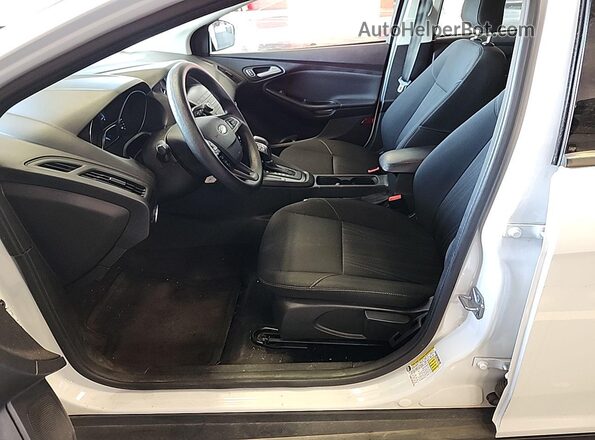 1FADP3F26JL229764 2018 FORD FOCUS Белый Вид сзади
