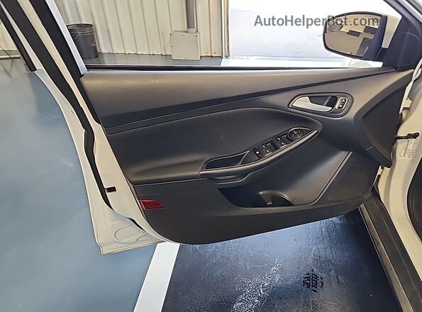 1FADP3F26JL229764 2018 FORD FOCUS Белый 