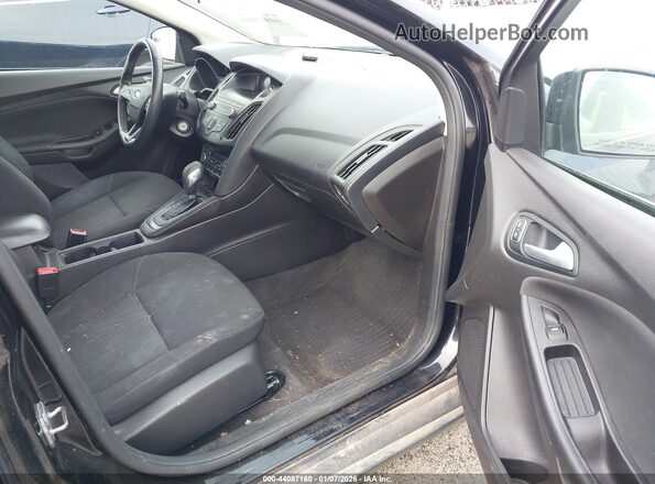 1FADP3FE8JL233292 2018 FORD FOCUS Черный Вид салона спереди