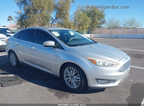1FADP3J28HL288185 2017 FORD FOCUS Серебряный Передняя правая четверть