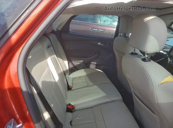 1FADP3N23JL325126 2018 FORD FOCUS Темно-бордовый Вид задних сидений