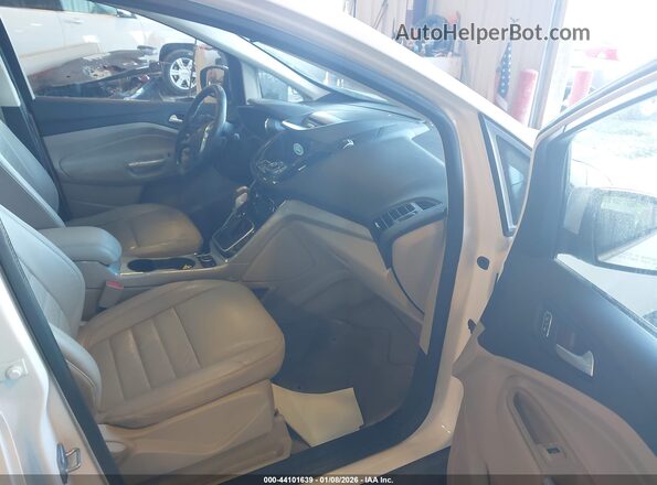 1FADP5BU8GL117141 2016 FORD C-MAX HYBRID Белый Вид салона спереди