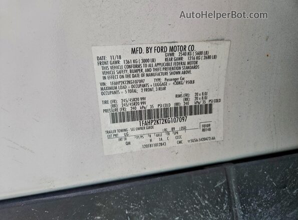 1FAHP2KT2KG107097 2019 FORD TAURUS White Vista del compartimento del motor